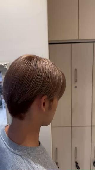 ショート ハイトーンカラー 髪質改善カラーノトのヘアスタイル