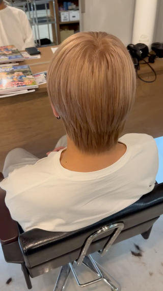 ミルクティーベージュ！
秋、人気のカラーです！
ハイトーンだけど目立たない！
色落ち後も綺麗なカラーです！
次に染めたい色のベースにもなるカラーです！
 