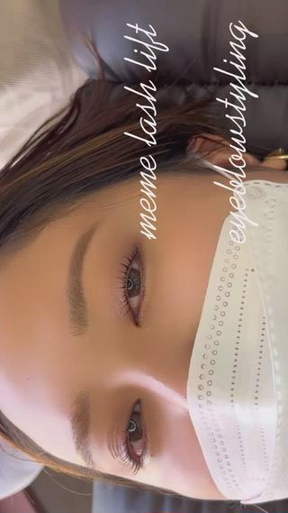 ♡まつ毛と眉毛の人気セット♡
まつ毛が上に上がり眉毛のwaxで立体感を出すとお顔の印象が明るく華やかに