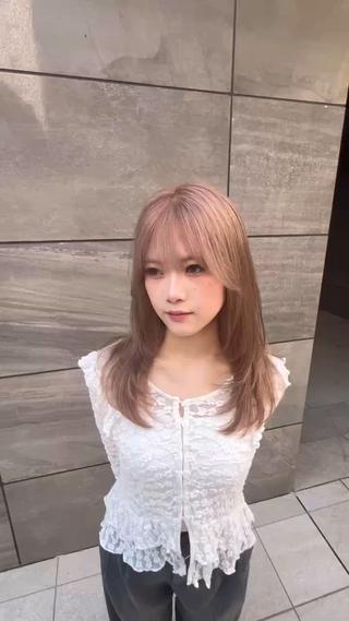 ミルクティーカラー×レイヤーカット♡
しっかりカウンセリングを行い
お客様に似合うスタイルのご提案をいたします◎