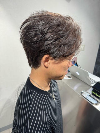 メンズ 表参道フェザーパーマ ニュアンスパーマのヘアスタイル