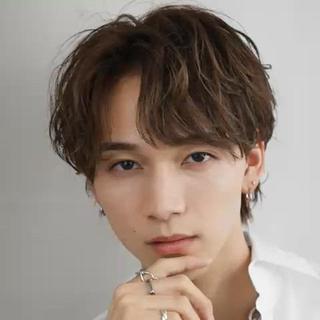 メンズ 表参道フェザーパーマ ニュアンスパーマのヘアスタイル