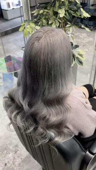 ロング カラー EDeN Kuutoのヘアスタイル