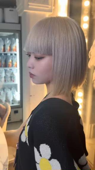 ホワイトベージュ˖ ࣪⊹

ブリーチ2回でホワイトに近づけﾏｽ(* 'ᵕ' )☆
(履歴により追いブリーチが必要な場合あり）

冬にハイトーンにするなら今から土台を作っていきましょう 