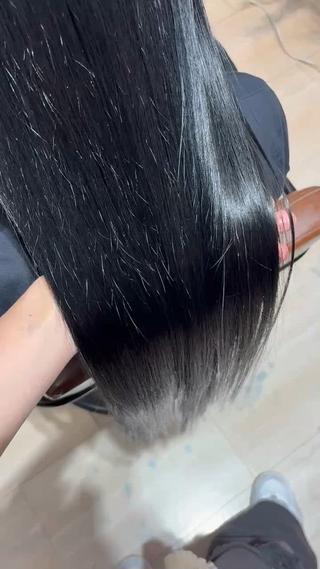 ブルーブラック
光に当たるとほんのり青みがでて可愛いですඉ́ ̫ ඉ̀