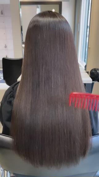 ナチュラル縮毛矯正
ブラシを使った縮毛で柔らかい質感でしっかりと伸ばします
気になった方是非お問い合わせお待ちしてます 