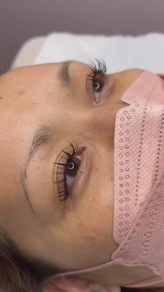 マツエク・マツパ REVE by figaro所属・福井 珠乃のヘアスタイル