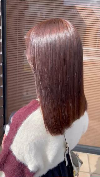 カットは整えるくらいで、髪色も落ち着きツヤのある髪型に 