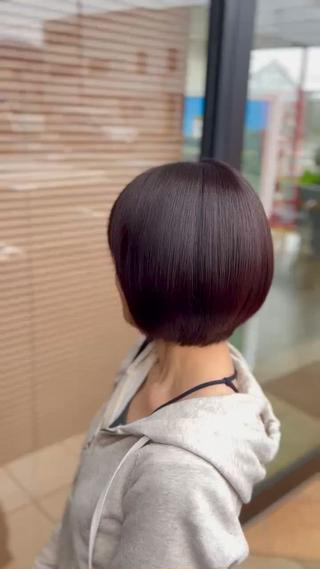綺麗にまとまるショートボブ
スタイリングを楽にしたい方にオススメなヘアスタイル 