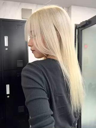 セミロング カラー シールエクステ特化 ハイトーン、NANAのヘアスタイル