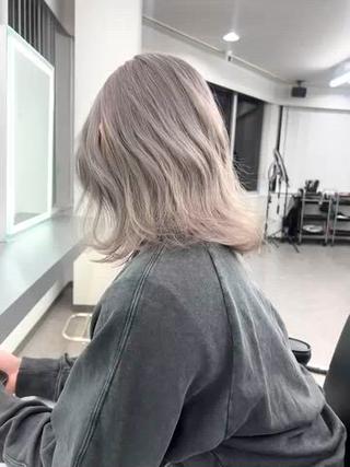 ミディアム カラー シールエクステ特化 ハイトーン、NANAのヘアスタイル