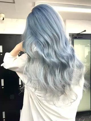 ロング カラー シールエクステ特化 ハイトーン、NANAのヘアスタイル