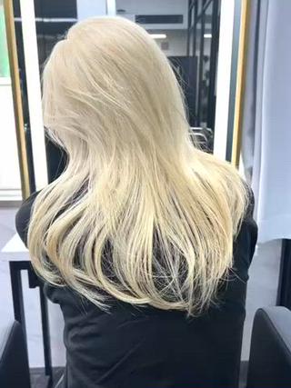 セミロング カラー シールエクステ特化 ハイトーン、NANAのヘアスタイル