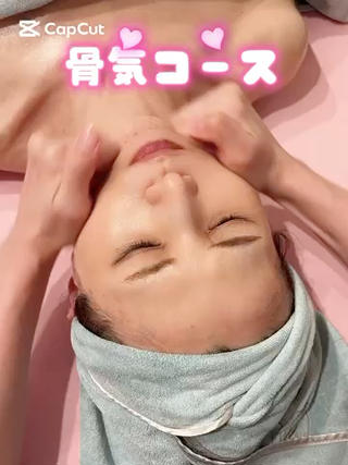 大人気の小顔コルギコースです♡

凝り固まった筋肉や老廃物をほぐして、小顔になります。
噛みグセ・エラ・ほうれい線・浮腫みでお悩みの方は是非ご予約くださいね 