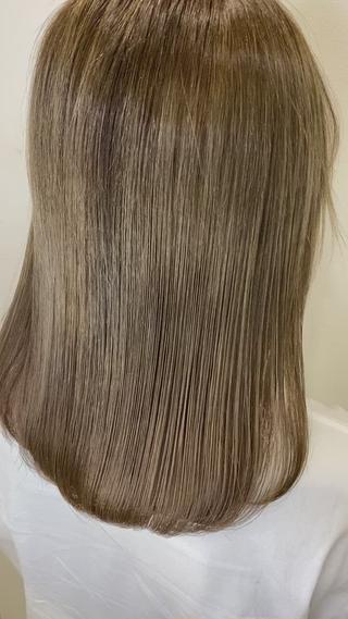 セミロング 美髪/髪質改善 顔周り/透明感カラーのヘアスタイル