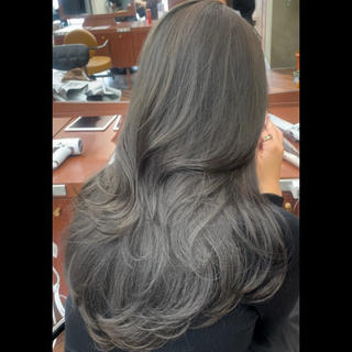 ロング カラー レイヤーカット ダブルカラーのヘアスタイル