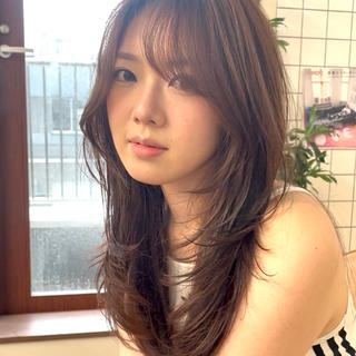 セミロング カラー レイヤーカット ダブルカラーのヘアスタイル