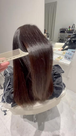 【超高濃度水素ケア】

こんなお悩みにオススメ^^
・髪にうねりがある方
・髪が細くなってきた方
・髪にツヤ、ハリが欲しい方
・白髪のある方
etc

☆水素の4つの効果
1.老化の原因の9割、活性酸素除去
2.白髪や薄毛、抜け毛の予防
3.頭皮のシワ、たるみを予防
4.頭皮と髪の水分を保つ

お問い合わせお待ちしてます^^

#金沢市#金沢#内灘#髪質改善 #トリートメント #髪質改善トリートメント #ヘアケア #美髪  #美容師 #艶髪 #美髪チャージ #水素トリートメント#超高濃度水素トリートメント#ストリ #髪質改善カラー #美容室 #ヘアカラー 
