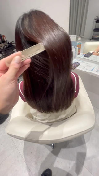 【超高濃度水素ケア】

こんなお悩みにオススメ^^
・髪にうねりがある方
・髪が細くなってきた方
・髪にツヤ、ハリが欲しい方
・白髪のある方
etc

☆水素の4つの効果
1.老化の原因の9割、活性酸素除去
2.白髪や薄毛、抜け毛の予防
3.頭皮のシワ、たるみを予防
4.頭皮と髪の水分を保つ

お問い合わせお待ちしてます^^

#金沢市#金沢#内灘#髪質改善 #トリートメント #髪質改善トリートメント #ヘアケア #美髪  #美容師 #艶髪 #美髪チャージ #水素トリートメント#超高濃度水素トリートメント#ストリ #髪質改善カラー #美容室 #ヘアカラー 
