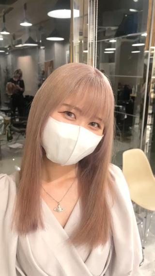 縮毛矯正、セルフカラー、セルフ黒染め履歴からのホワイトベージュカラーです！ 