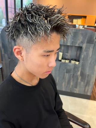 ショート カラー パーマ 安田 海斗のヘアスタイル