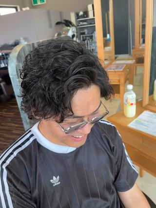 ショート パーマ メンズ 安田 海斗のヘアスタイル