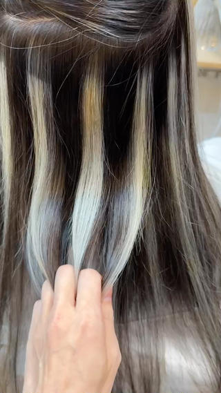 ロング カラー Cure2所属・🌈白いハイライト 🌈 🐶ノザワ🐶のヘアスタイル