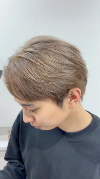 ブリーチ1回のミルクティベージュ！
ブリーチが初めての方や色落ち後もカラーを楽しみたい方にぴったりです！
今回はベージュ感が強すぎないミルクティベージュです！ 