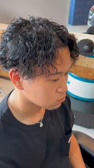 ミディアム パーマ メンズ THEBARBER TEN所属・伊禮 海凪のヘアスタイル