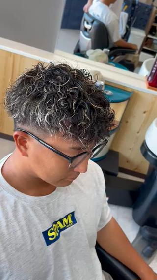 カラー パーマ メンズ THEBARBER TEN所属・伊禮 海凪のヘアスタイル