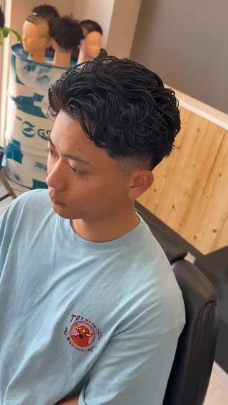 ミディアム パーマ メンズ THEBARBER TEN所属・伊禮 海凪のヘアスタイル