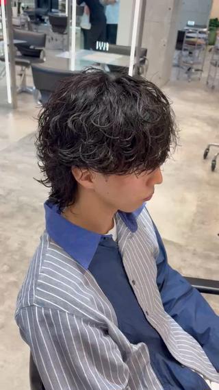 波巻きパーマです
トリートメントつけて艶々柔らかい質感になります 