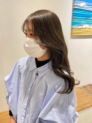 オリーブグレージュ