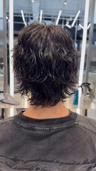 生えぐせ、絶壁解消のウルフパーマ
360°シルエットが決まります◎
襟足のスタイリングが楽になります！！ 