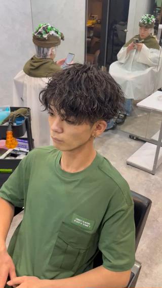 ショート カラー パーマ メンズ 森下 佑大のヘアスタイル