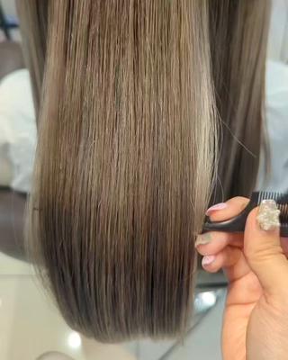 セミロング 髪質改善/お呼ば れヘア/透明感カラーのヘアスタイル