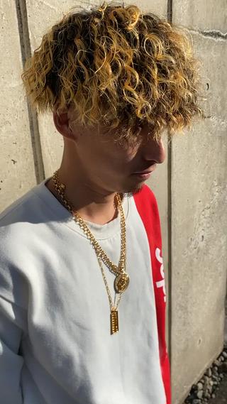 パーマにブリーチ
・
・
・
パーマ毛にブリーチは現在しておりません。 