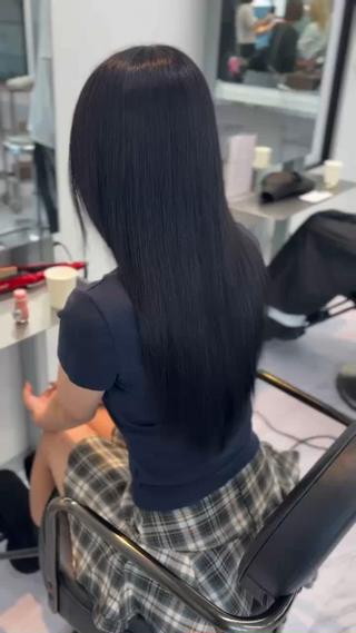 【Blue Black】
色持ちも良くブリーチをやめて透明感が欲しい方におすすめです︎