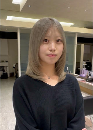 ミディアム hairsalon de Forever vida所属・ダブルカラー暖色系/ オリーブベージュのヘアスタイル