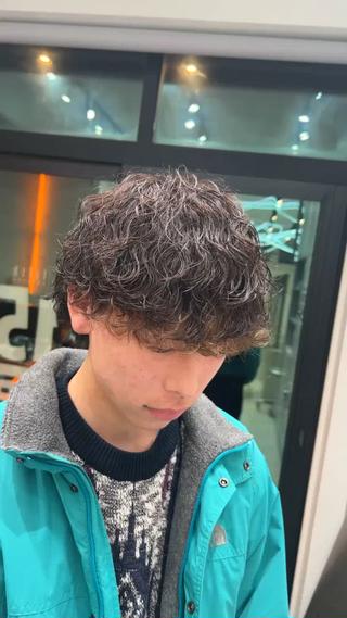 パーマ メンズ fifth 安次富　泰雅のヘアスタイル