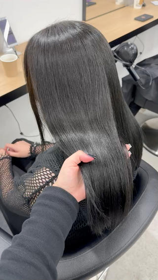 ロング カラー 暗髪🩶ラベンダー/ ブルー/ユウナ🤍のヘアスタイル