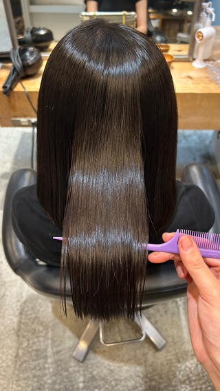 縮毛矯正人気です
・
動画から伝わる真っ直ぐなストレートなツヤ感と軽さです
 