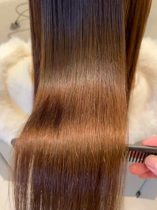 髪質改善ストレート
ずっと広がって、うねって、
「もう髪質のせいだから仕方ない」って思ってた。
でも――違いました。
乾かすだけでまとまる、
あの憧れの“ツヤ髪”になれるなんて
触れるたびにサラッと軽い。
鏡を見るたびに嬉しくなる。
頑張ってきた髪に、
ちょっとしたご褒美を
WELLM表参道
担当:高杉梨鬼也
#髪質改善 #髪質改善ストレート #ツヤ髪 #美髪 #まとまる髪 #縮毛矯正ではないストレート #表参道美容室 #WELLM表参道 #高杉梨鬼也 #ヘアケア #美髪チャージ #ヘアリール #艶