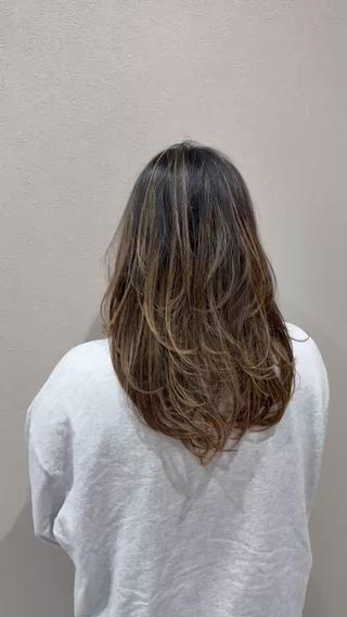 ロング 韓国レイヤー｜ 透明感カラー｜ココナのヘアスタイル