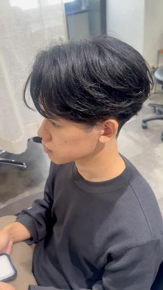 センターパート
スタイリングしやすいスタイルです