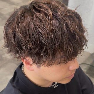 【シャドウパーマ】
立体感と無造作感が魅力の
スタイリングしやすいパーマスタイルです