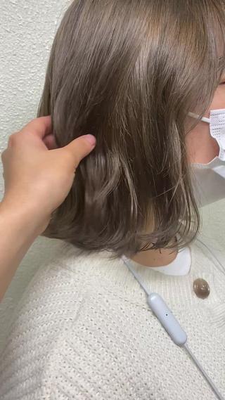 オレンジみを抑えた beige
 