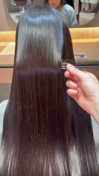 髪の状態に合わせて薬剤濃度を調整し、負担を最小限にしながらツヤを再生。
継続ケアでさらに扱いやすい髪になります