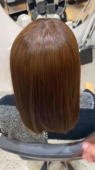 毎日ドライヤーで乾かすだけでサラツヤに
このトリートメントは熱に反応してサラツヤにしてくれるトリートメントになっておりまして、日々のドライヤーやアイロンの際に熱などのダメージから髪を守りながらサラツヤにしてくれるトリートメントになっております
持続期間約１ヶ月（個人差あり）
継続してトリートメントをしていただくことでより、ツヤ髪になっていきます！
通常16500円のメニューが今なら60%offでのご案内になります！
是非ご予約お待ちしておりますᩚ 