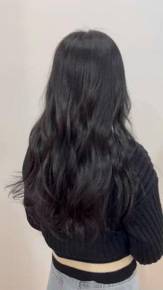 ロング カラー FENICE on the beach所属・タニ ヒナタのヘアスタイル